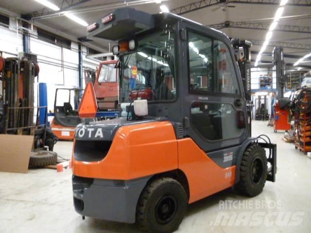 Toyota 52 - 2 - FDJF 35 Stivuitor diesel
