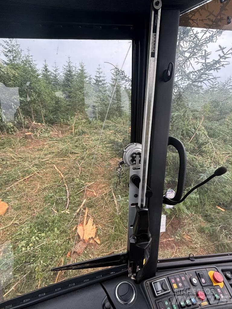 Ponsse Ergo 8W Combine forestiere