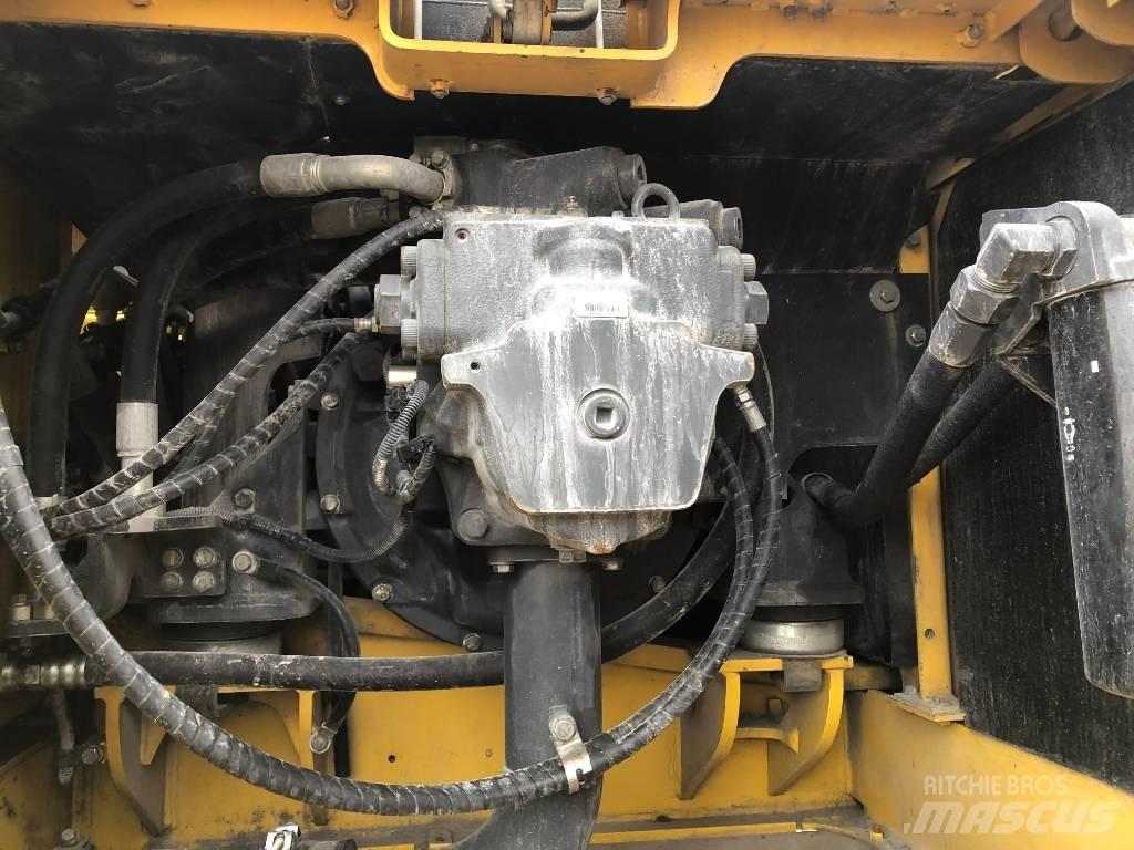 Komatsu 300 -7 Excavatoare pe șenile
