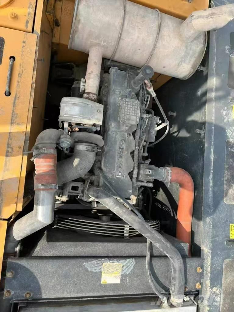Hyundai 215VS Excavatoare pe șenile
