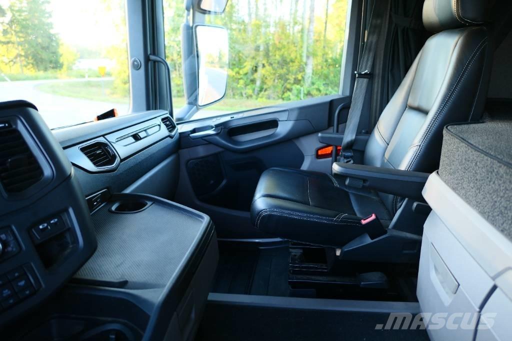Scania R590B6x2nb Camion cu carlig de ridicare