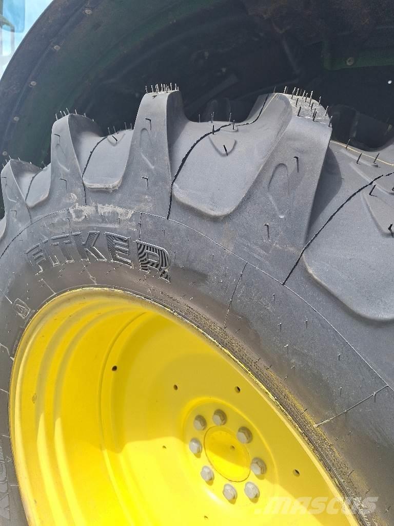 John Deere 6110R Tractoare