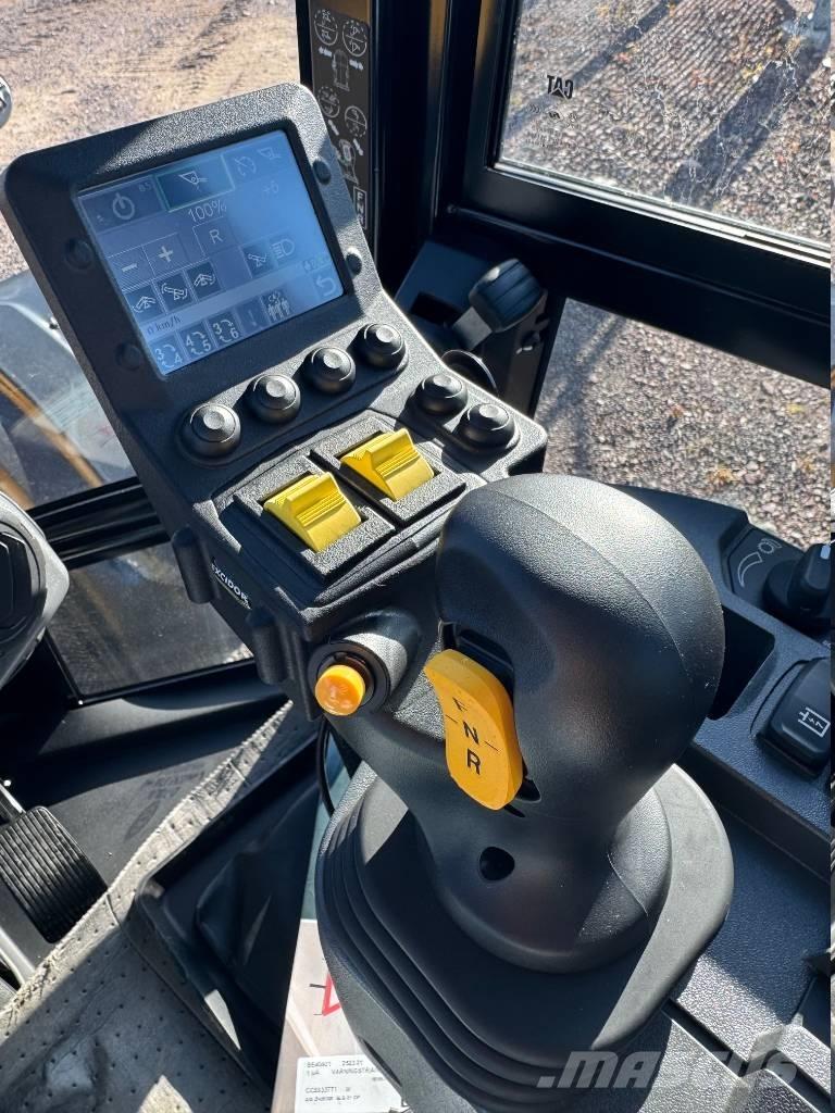 CAT 908 Incarcator pe pneuri