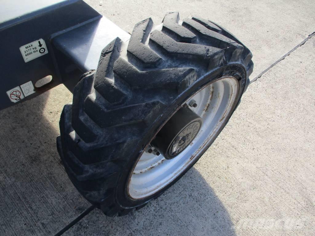 JLG 340 AJ (511) Nacele compacte autopropulsante