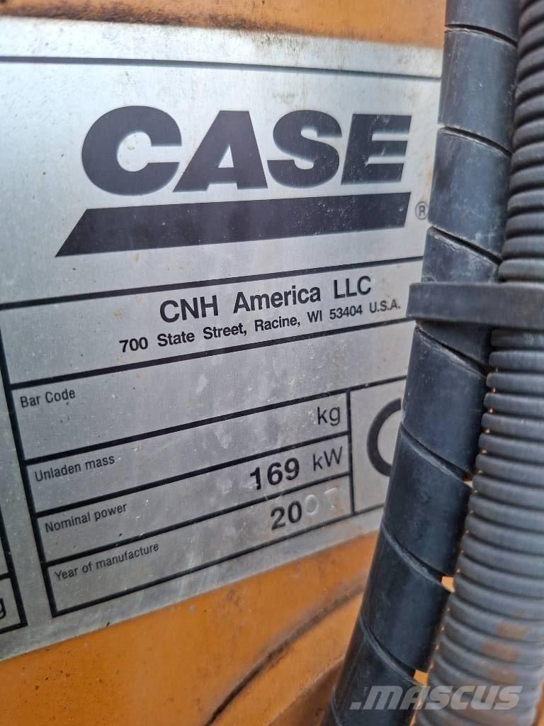 CASE 821 E Incarcator pe pneuri