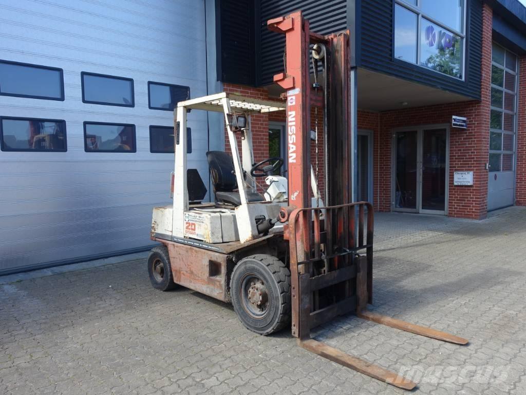 Nissan EH 02 A 20U Stivuitor diesel