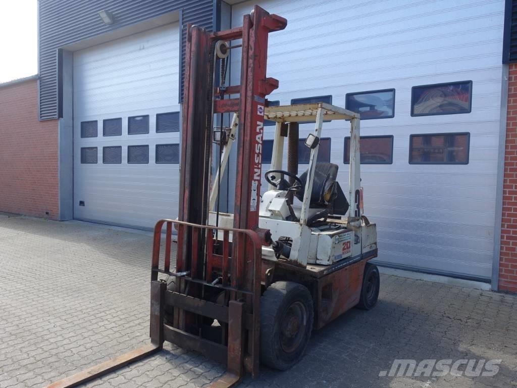 Nissan EH 02 A 20U Stivuitor diesel