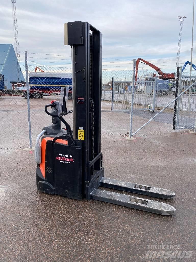 Toyota BT SPE 140 Transpaleta manuala