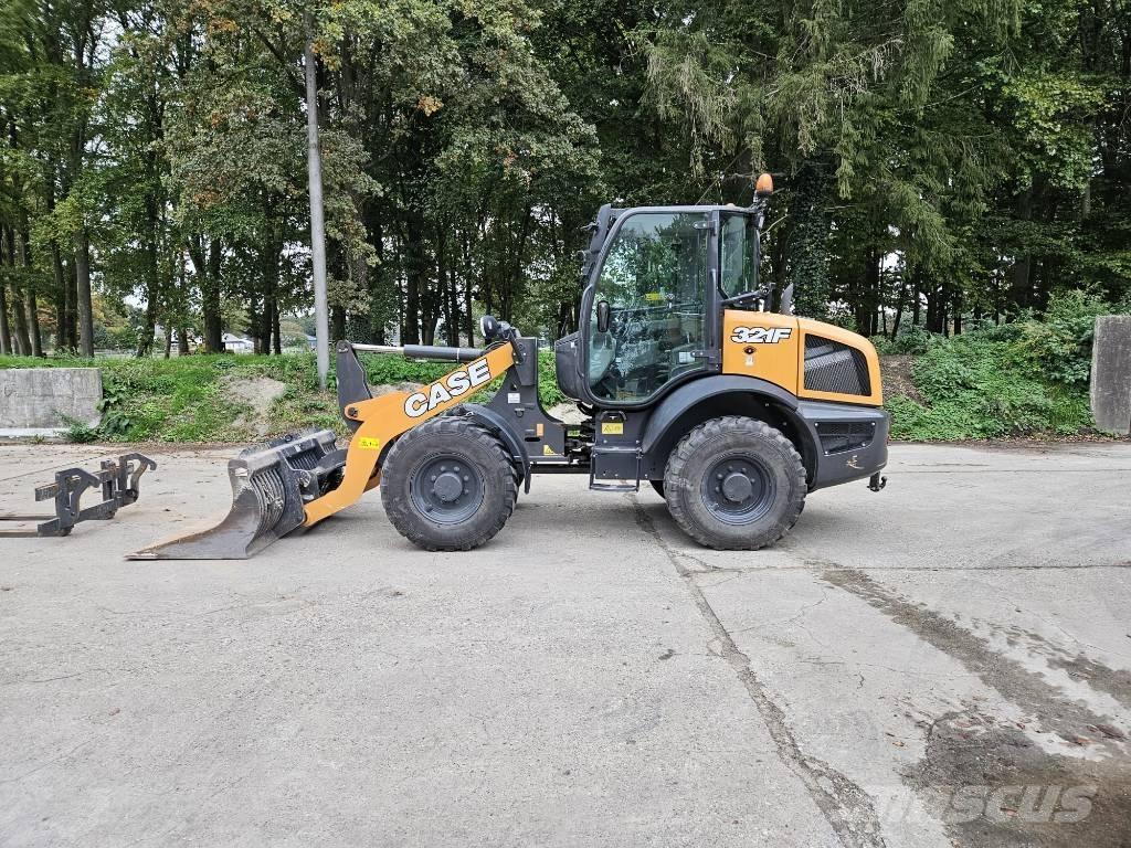 CASE 321F Incarcator pe pneuri