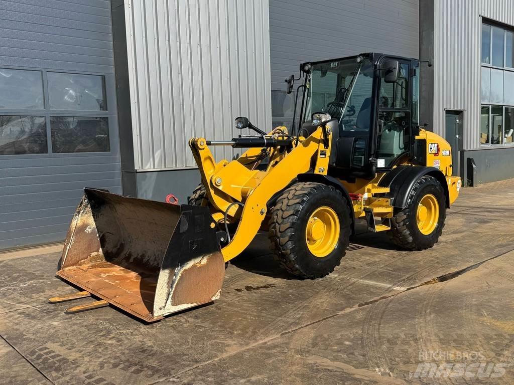 CAT 908M Incarcator pe pneuri
