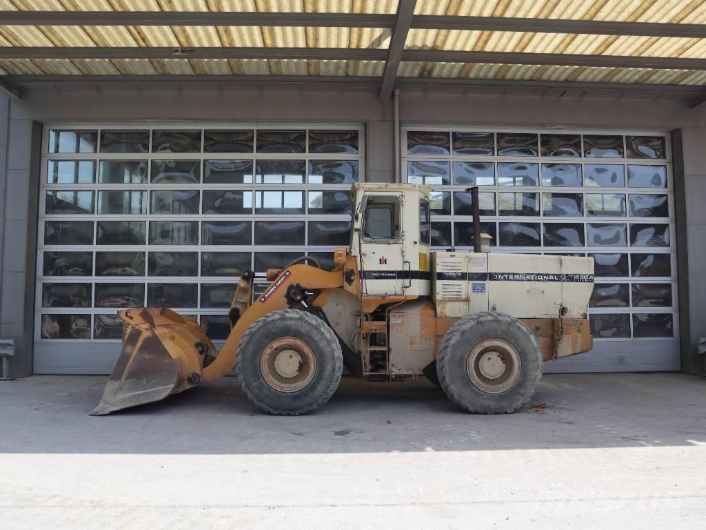 International 530 A Incarcator pe pneuri