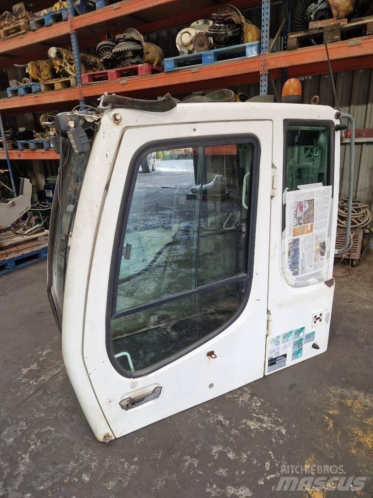 Liebherr A 904 C Cabine si interior