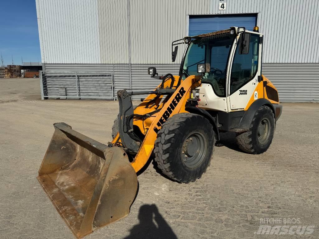 Liebherr L 506 Incarcator pe pneuri