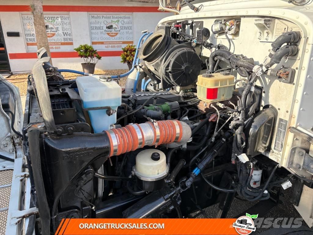 Peterbilt 337 Camioane platforma/prelata