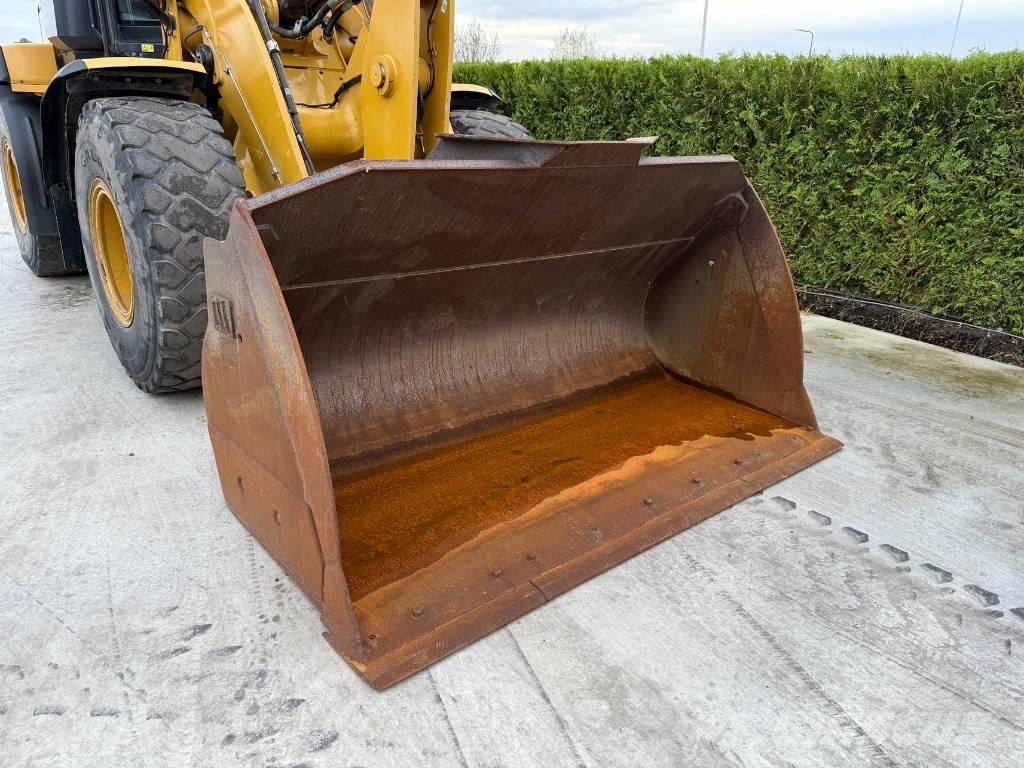 CAT 930 M Incarcator pe pneuri