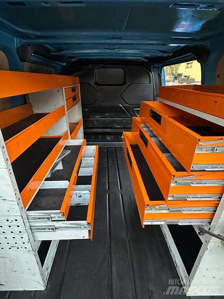 Ford Custom Utilitara