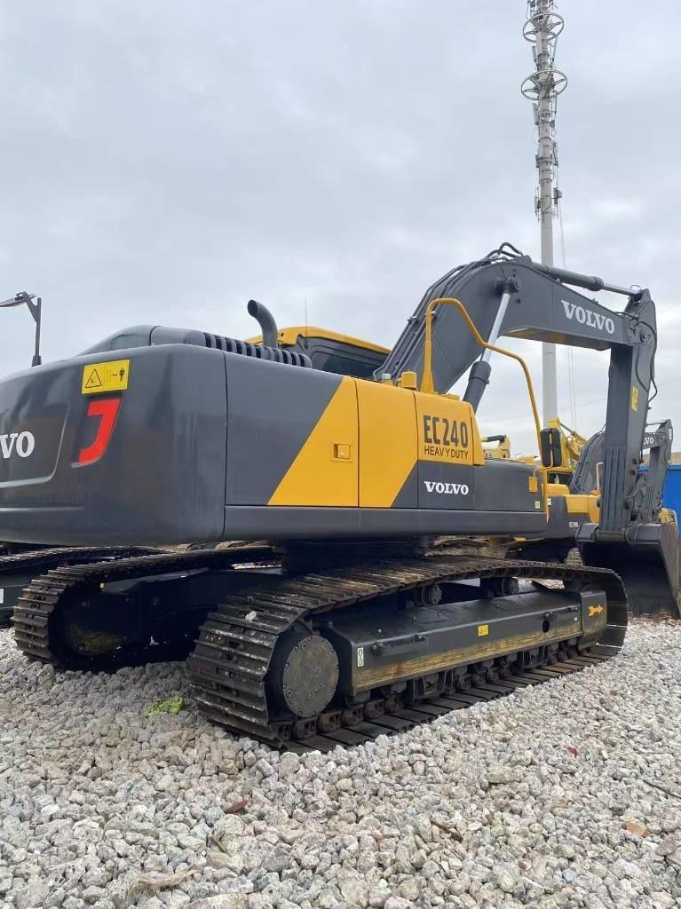 Volvo 240D Excavatoare pe șenile
