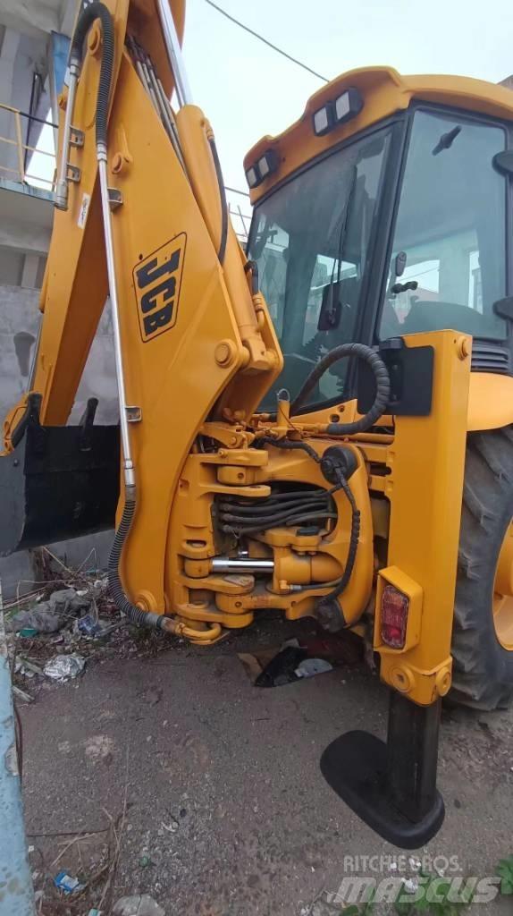 JCB 3 CX Incarcator pe pneuri
