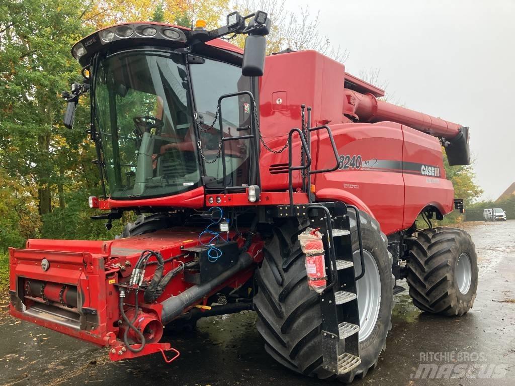 Case IH Axial 8240 Combine de secerat