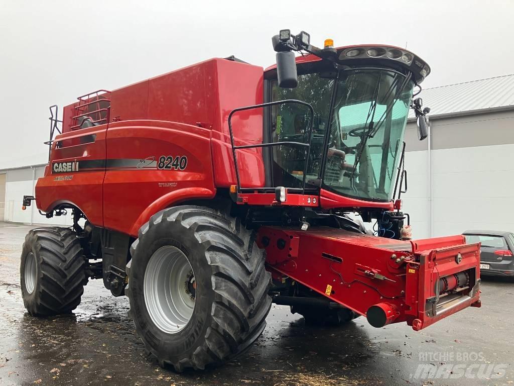 Case IH Axial 8240 Combine de secerat