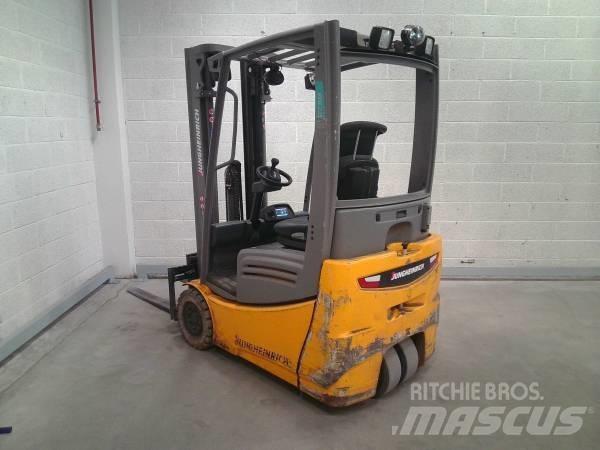 Jungheinrich EFG 215 Stivuitor electric