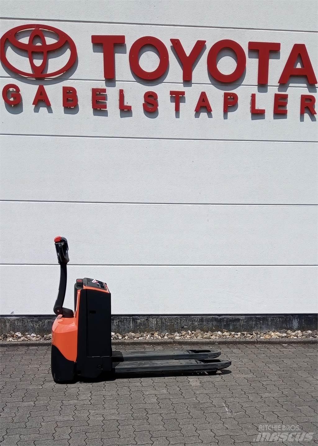 Toyota LWE 160 Transpaleta manuala