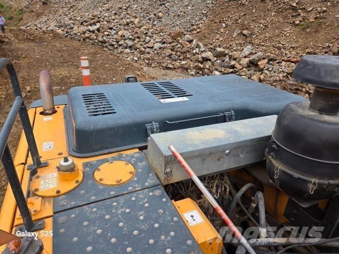 Hyundai HX 300 Excavatoare pe șenile
