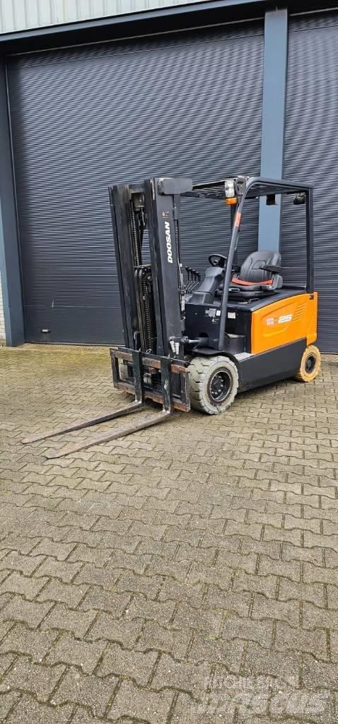 Doosan B 25 X-7 Stivuitor electric
