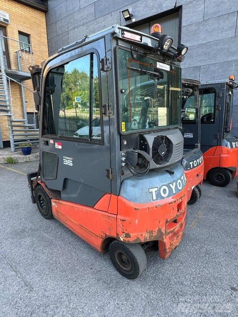Toyota 8FBMT35 Transpaleta manuala