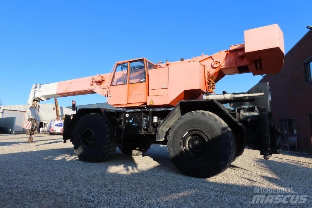 Liebherr LTL 1060 Macara teren accidentat