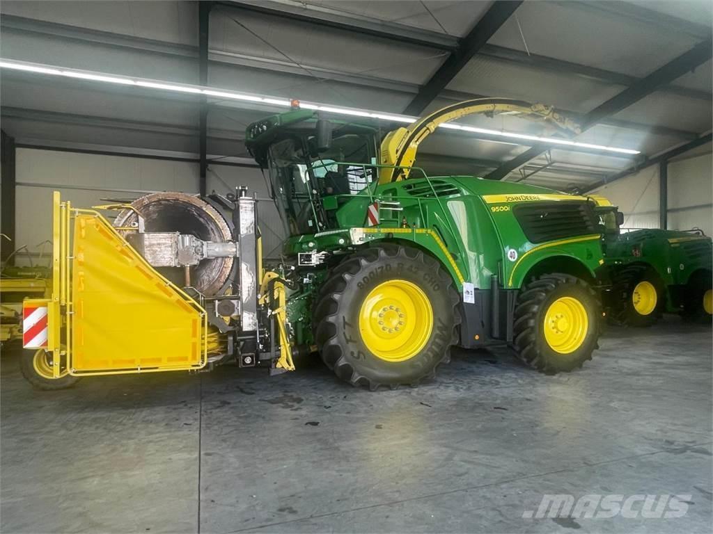 John Deere 8200i Forajere cu autopropulsare