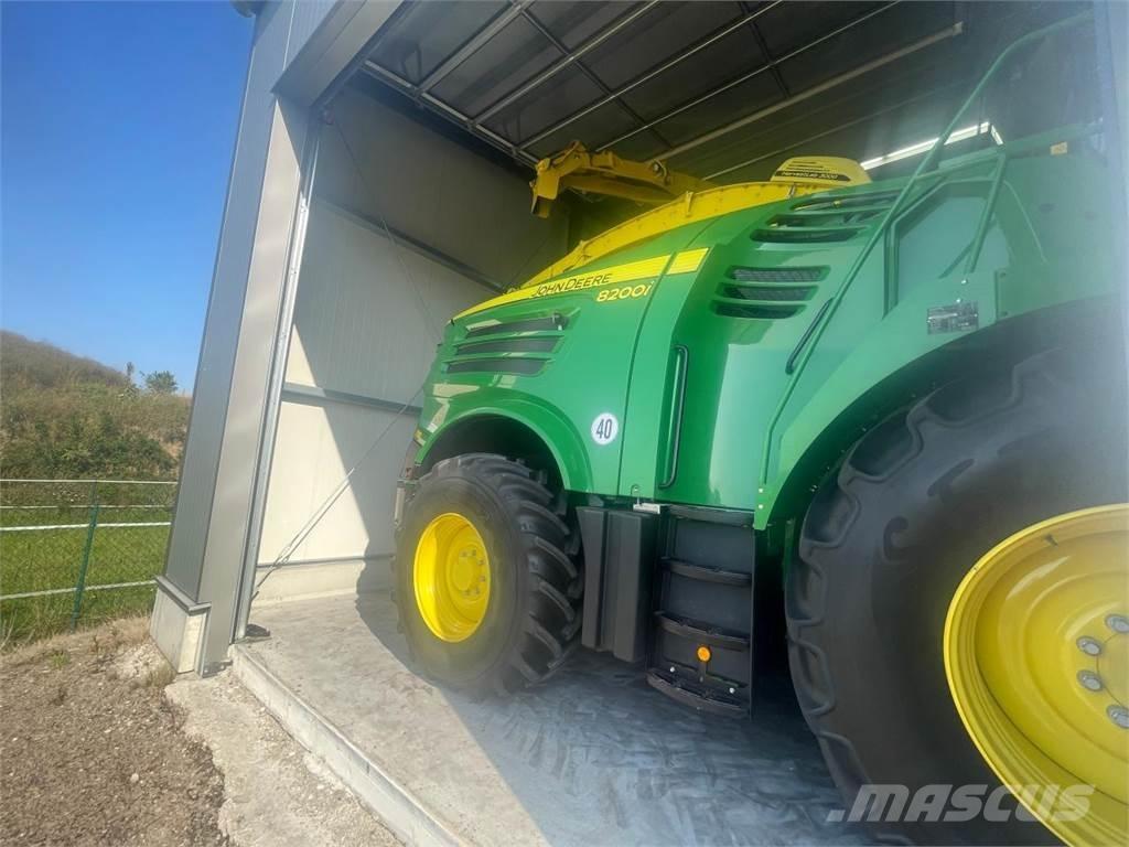 John Deere 8200i Forajere cu autopropulsare
