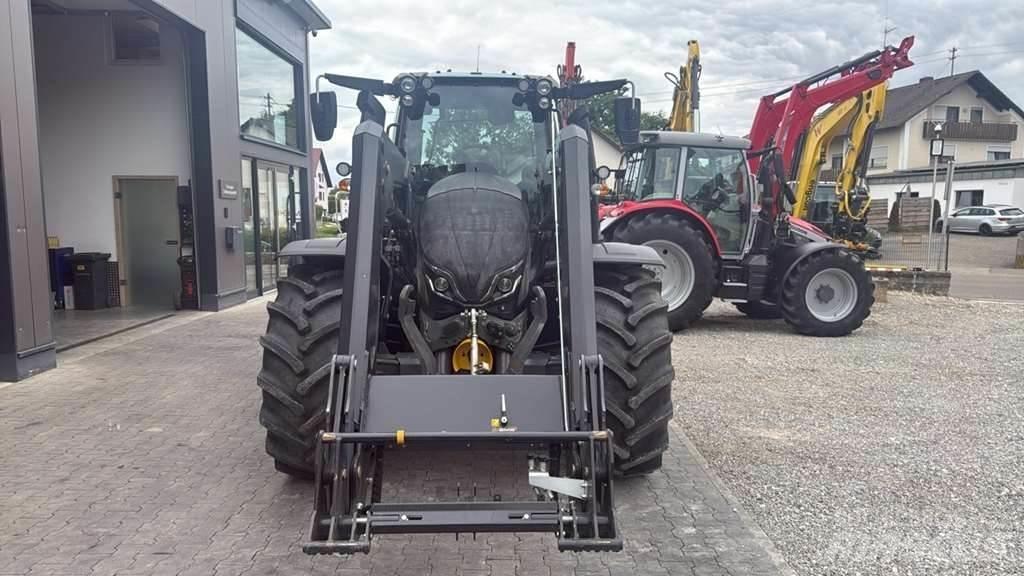 Valtra N175 Tractoare