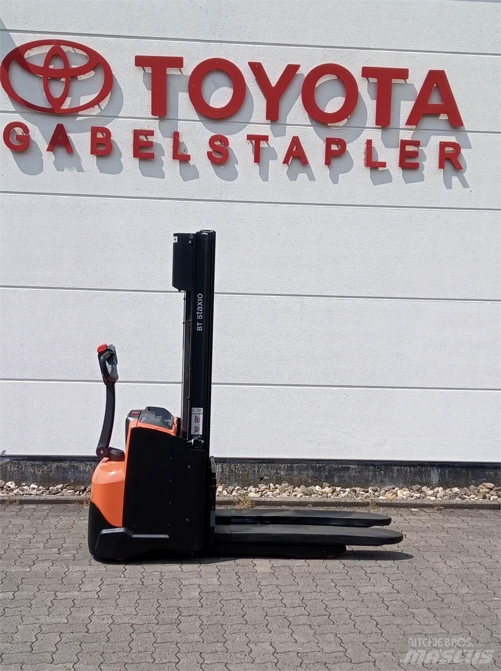 Toyota SWE120L Transpaleta manuala