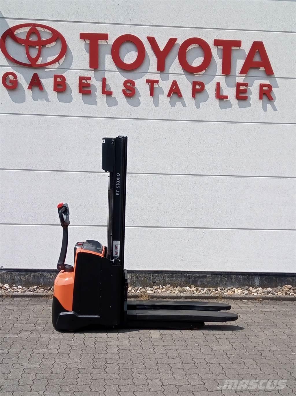 Toyota SWE120L Transpaleta manuala