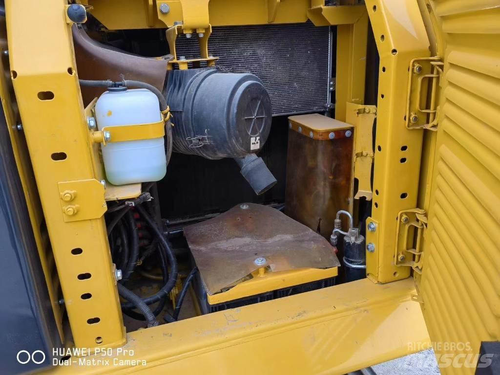 Komatsu PC130 Excavatoare pe șenile
