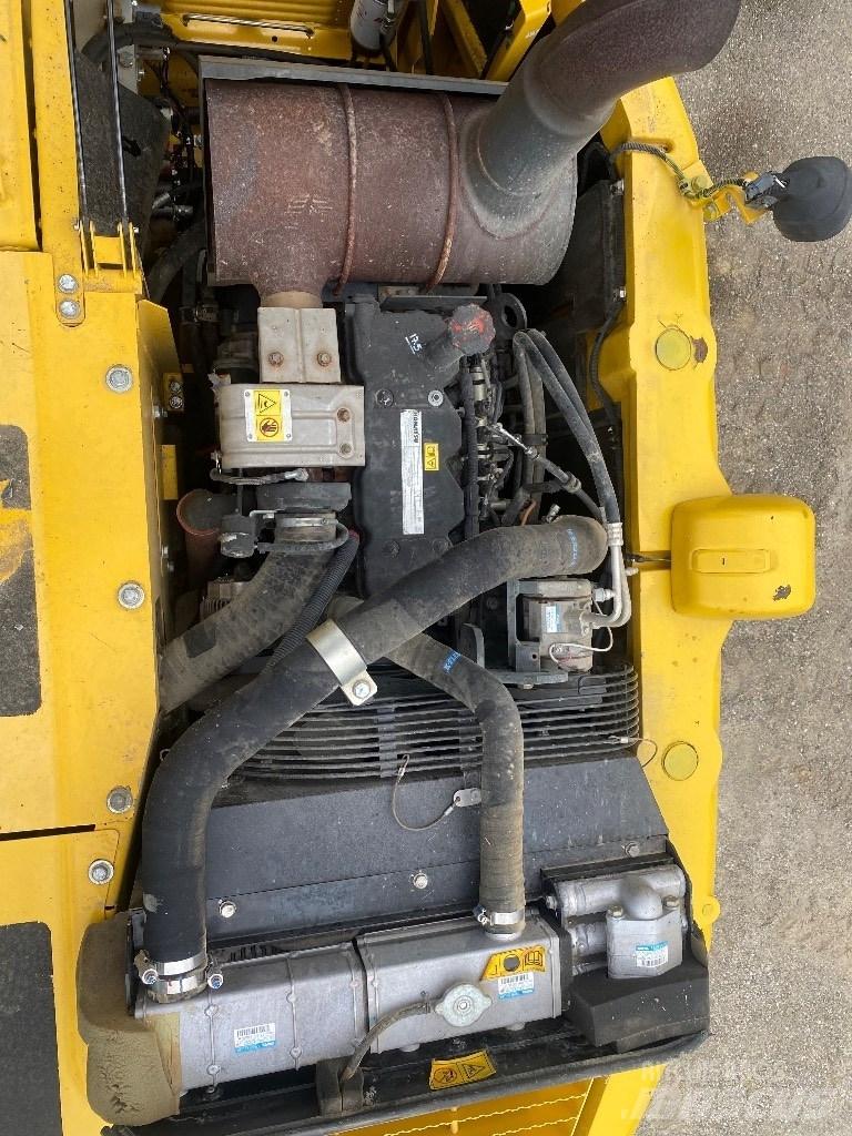 Komatsu PW 148-8 Excavatoare cu roti