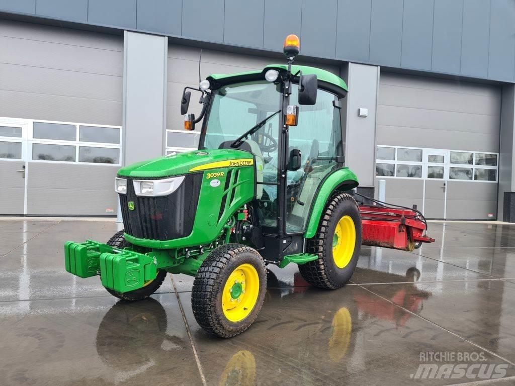 John Deere 3039R Tractoare