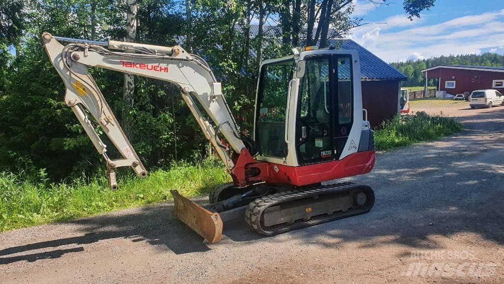 Takeuchi TB235 Mini excavatoare < 7t