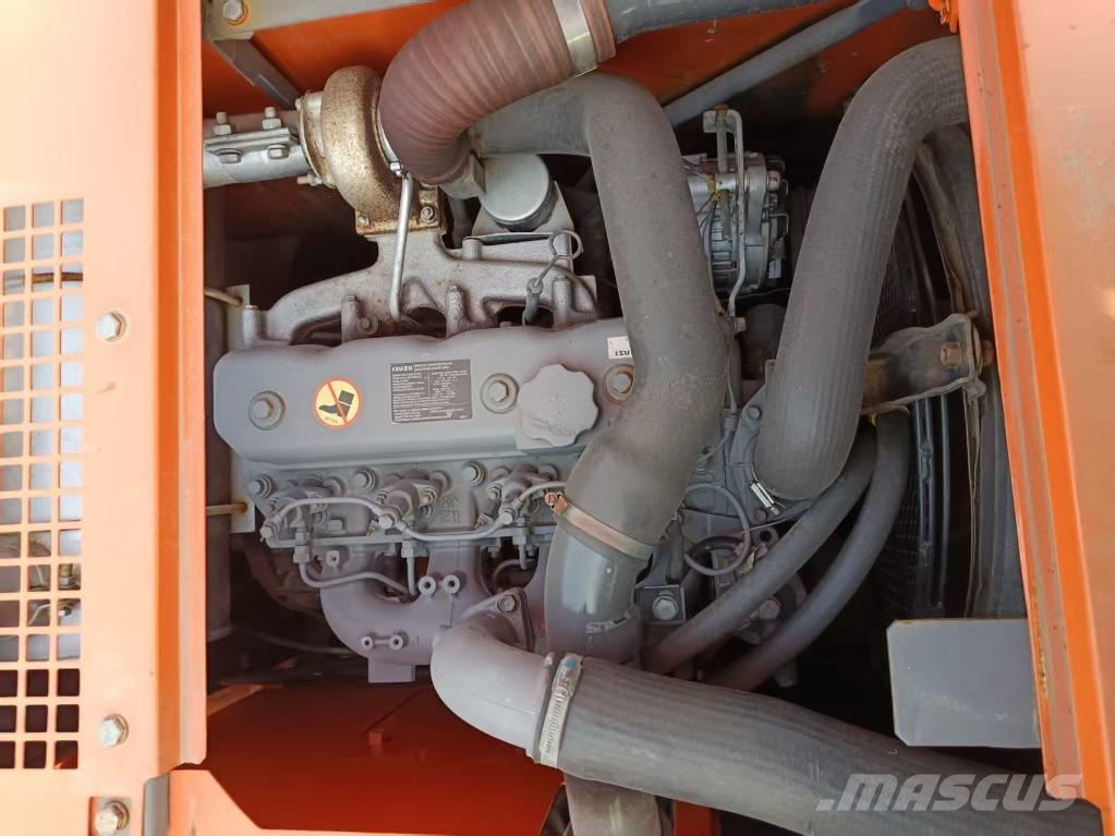 Hitachi ZX 135 Excavatoare pe șenile
