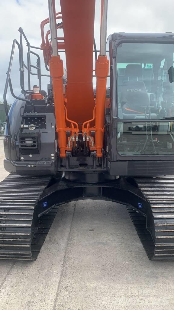 Hitachi ZX 135 US-6 Excavatoare pe șenile
