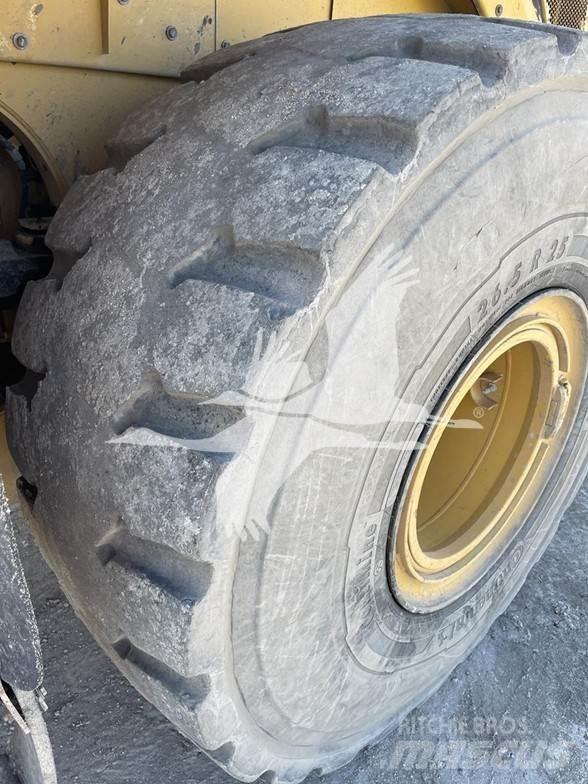 CAT 966M Incarcator pe pneuri