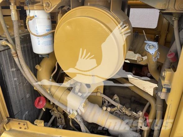 CAT D6R Buldozere pe senile