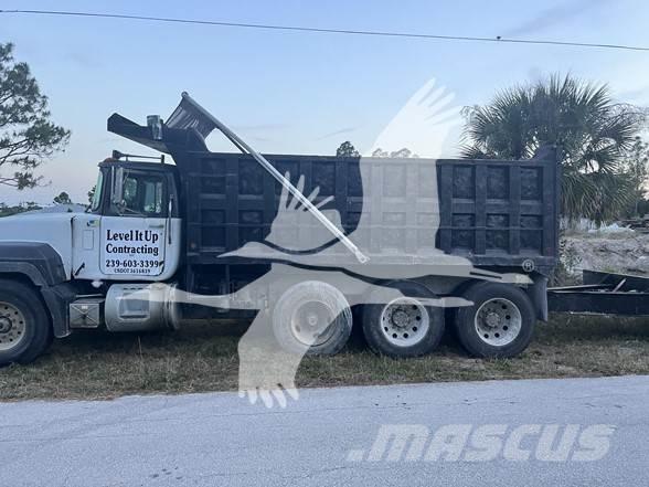 Mack RD688S Autobasculanta