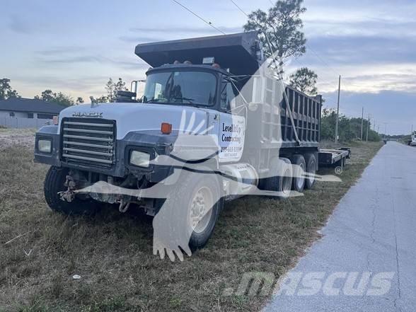 Mack RD688S Autobasculanta