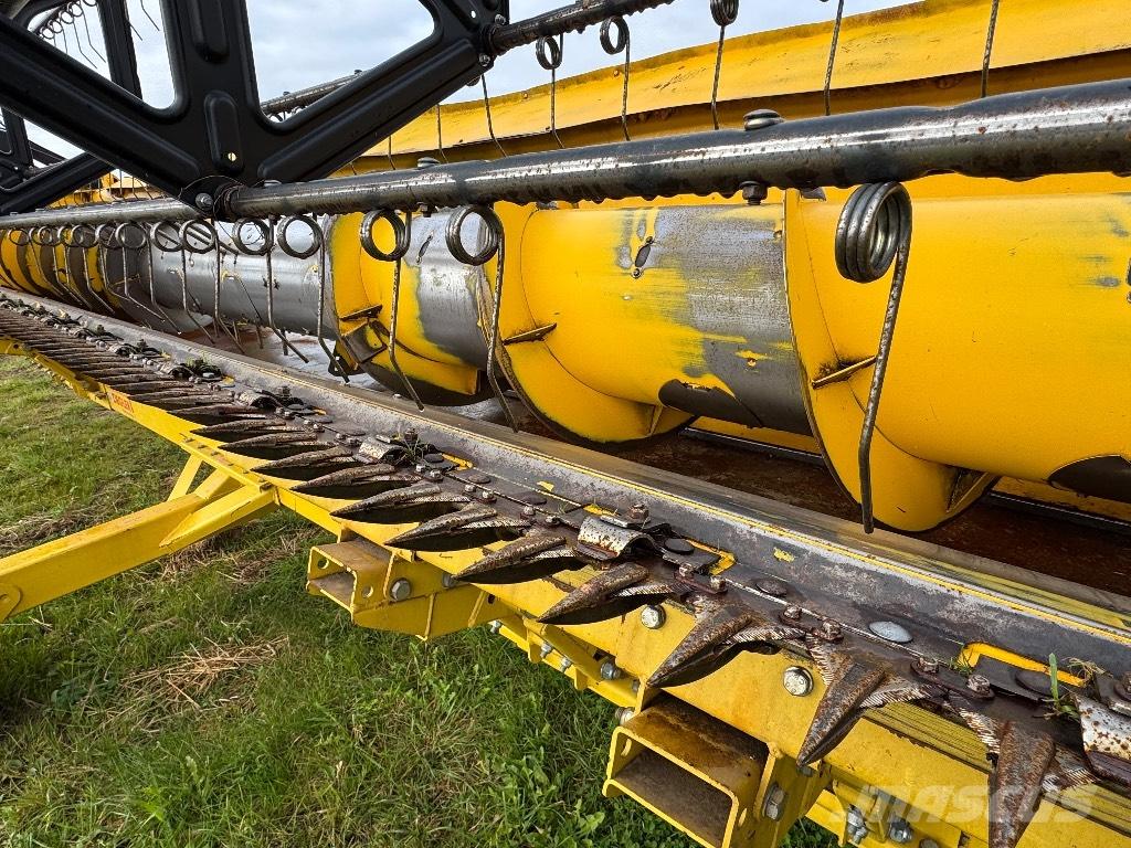 New Holland CX 8070 Combine de secerat