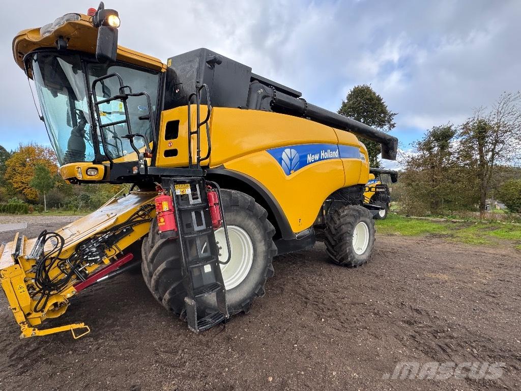 New Holland CX 8070 Combine de secerat