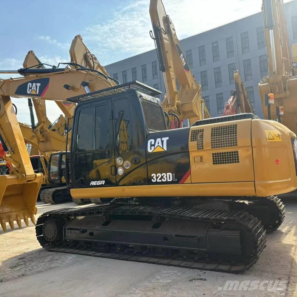 CAT 323 D L Excavatoare pe șenile
