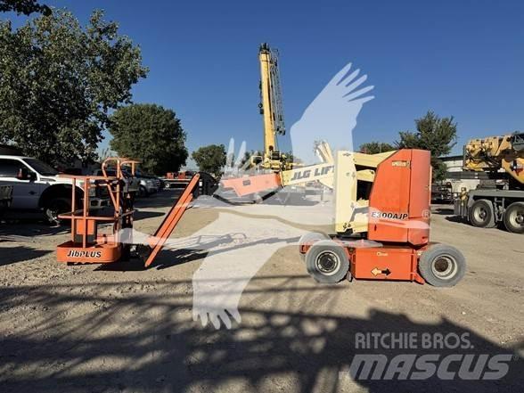 JLG E300AJP Nacele cu brat articulat