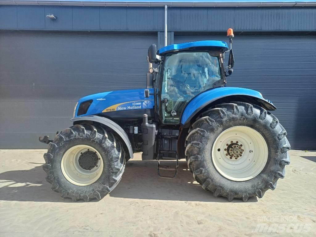 New Holland T7030AC Tractoare